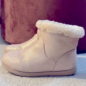Cat and Jack Blush And Gold Metallic Ankle Boots with Faux Cream Fur